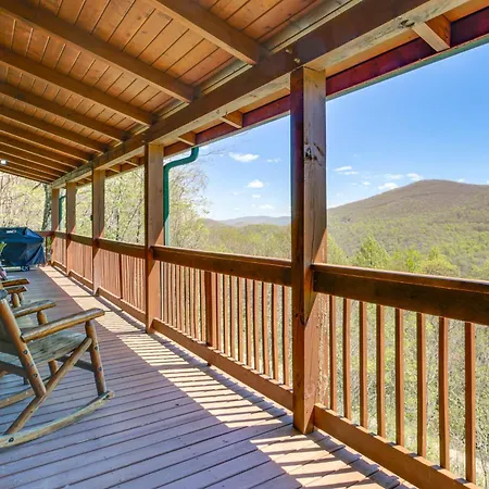 Family Cabin With Private Hot Tub And Views In Boone!